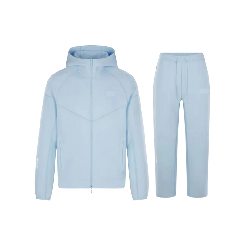 <p><strong>Viral Tracksuit</strong></p>
